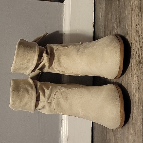 Cute Stone Colored Suede-like Boots with Knot Accents on the backs--size 8.5 - Picture 2 of 8